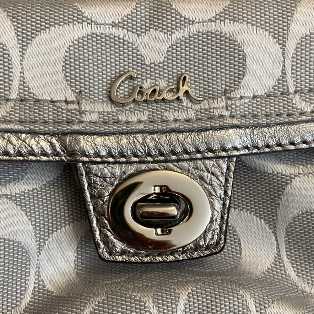 Coach - Picture 10 of 10